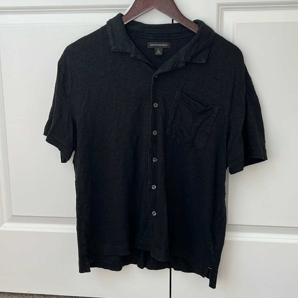 Banana Republic Men’s black linen button up shortsleeved shirt LARGE